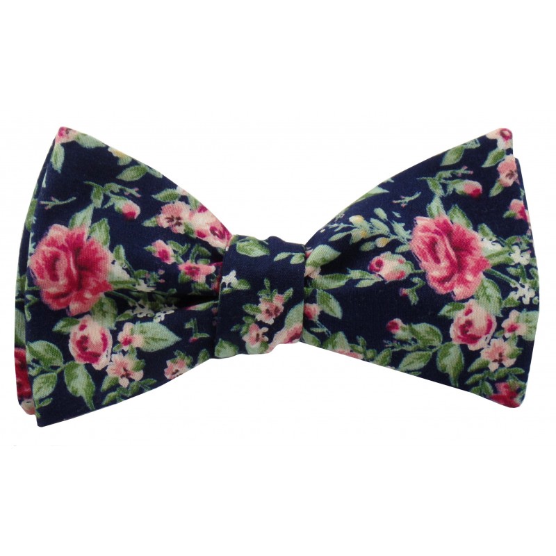 Mucha wiązana Różane bukiety na granacie